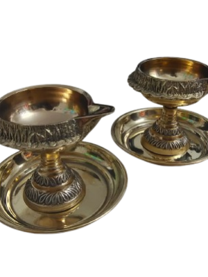 Kubera Vilaku with Stand and Plate [Brass] 2 Set