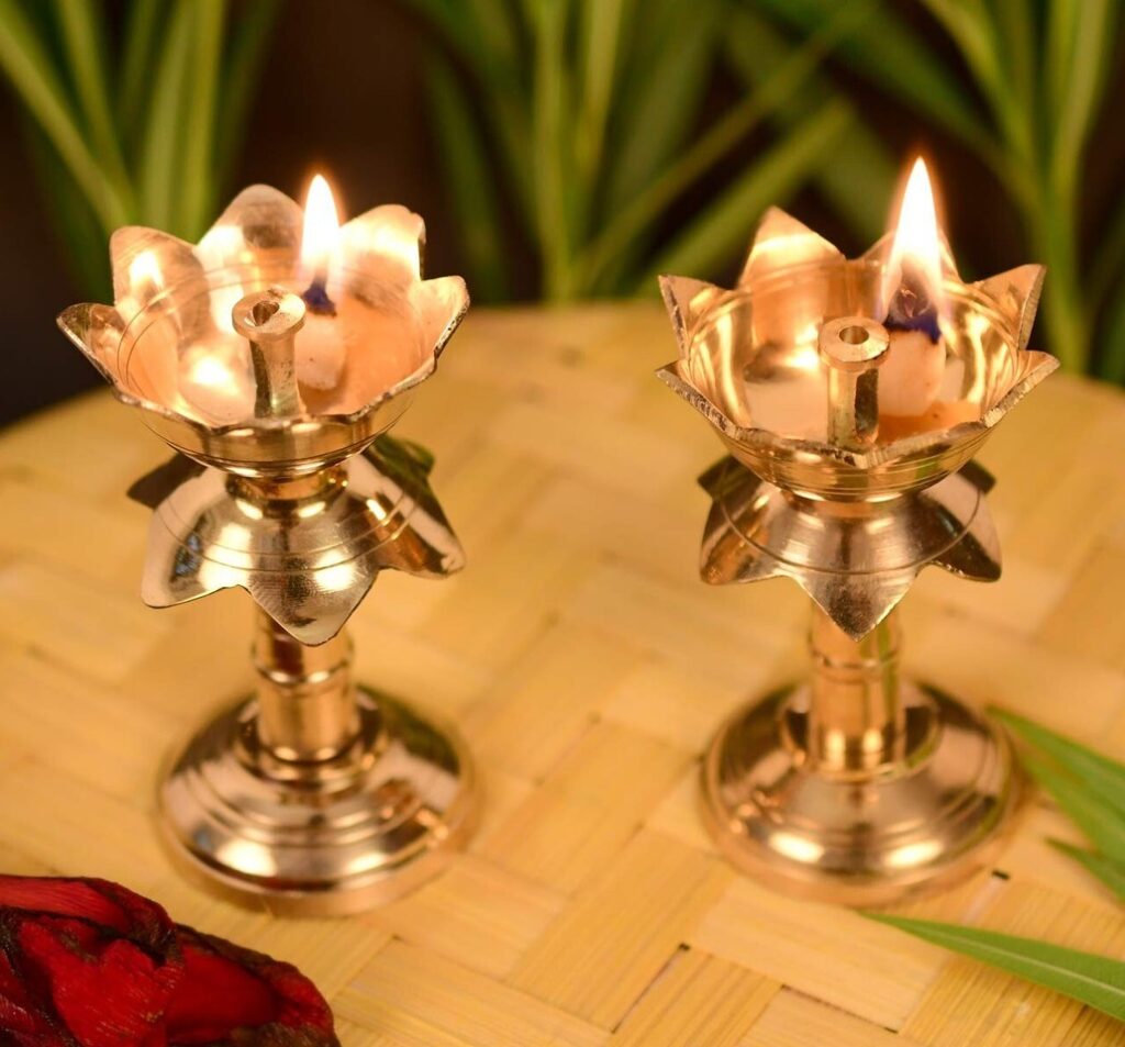 Lotus Nila Vilakku 1 Piece [Brass] [3.75 Inch]