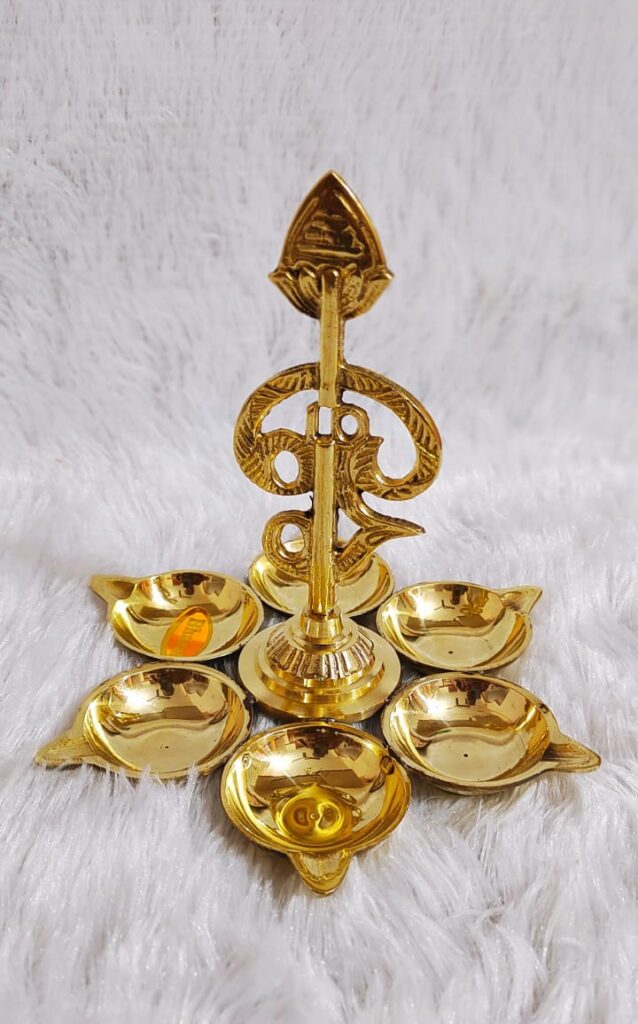 Arumuga Vel With Om Vilaku [Brass] [S]