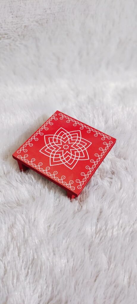 Kolam Manai - Flower Design [Red] [Wooden] [4 Inch]