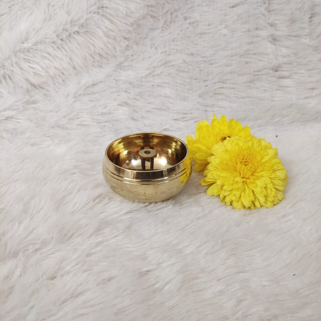Nandha Vilakku [Brass] – Traditional Brass Oil Lamp for Pooja & Temple Use
