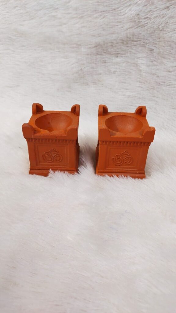 Terracotta Mada Vilakku [Terracotta] [4 Pcs] – Traditional Clay Deepam for Temple-Style Lighting